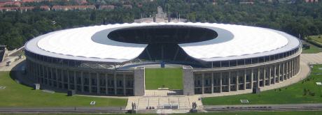 Blick vom Glockenturm auf das Olympiastadion Berlin